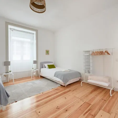 Sunny With Balcony! Apartman Lisboa