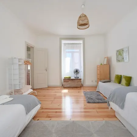 Sunny With Balcony! Apartman