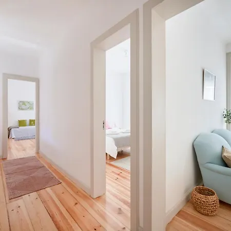 Sunny With Balcony! Apartman *