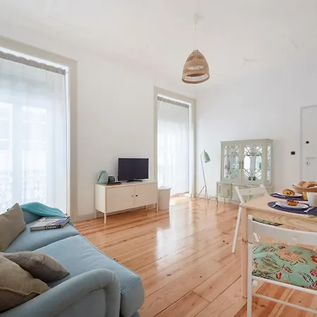 Sunny With Balcony! * Lisboa