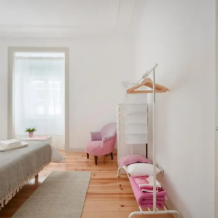 Sunny With Balcony! * Лиссабон